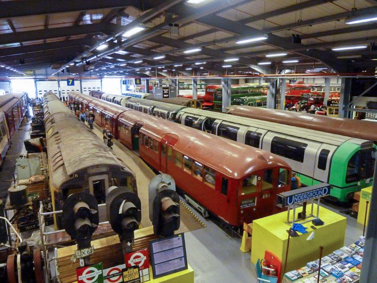 Visite de la réserve du London Transport Museum